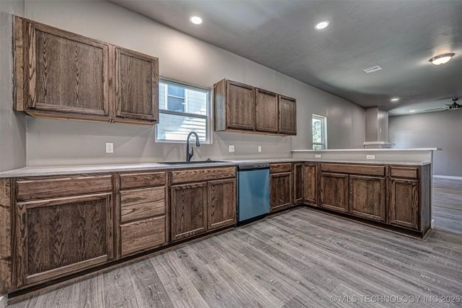 1015 E Main St, House other with 3 bedrooms, 2 bathrooms and null parking in Shawnee OK | Image 13