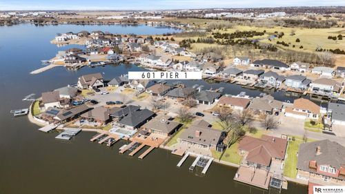 601 Pier 1, Lincoln, NE, 68528-1429 | Card Image
