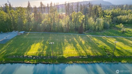 18003 Bow Lake Ln, Bow, WA, 98232-9558 | Card Image