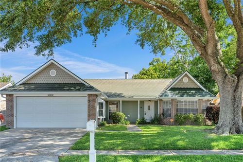2728 Pin Oak Dr, Marrero, LA, 70072-6602 | Card Image