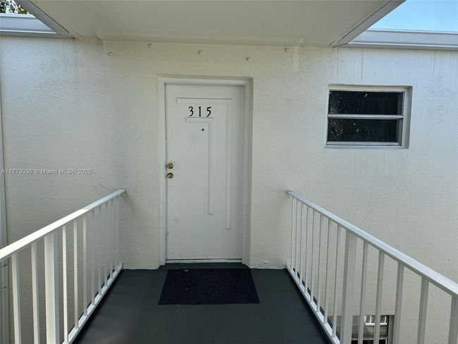APT-315 - 4215 University Dr, Condo with 2 bedrooms, 2 bathrooms and null parking in Sunrise FL | Image 13