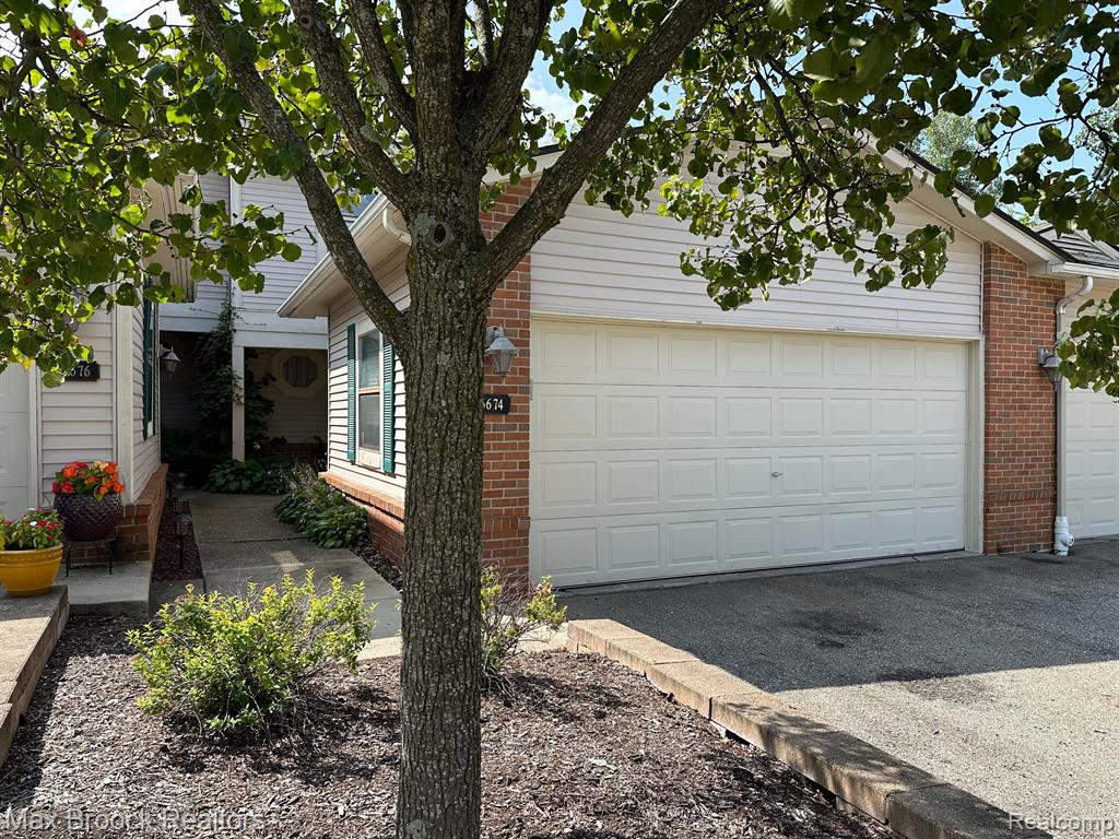 Drake Hollow Dr, West Bloomfield, MI 48322 #1