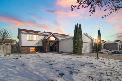 7396 Kestrel St, Hobart, IN, 46342-6951 | Card Image