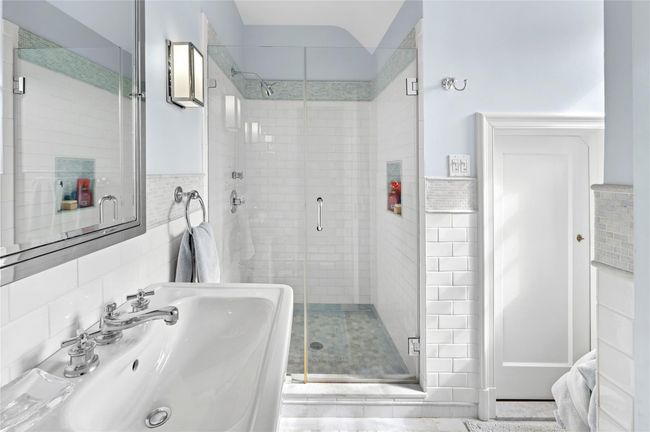 Fifth bedroom en-suite bath with shower | Image 33