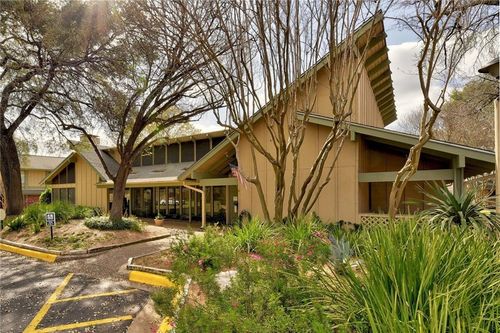 900 W Village Ln, Austin, TX, 78758-5826 | Card Image