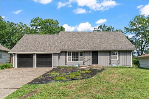 13621 Applewood Dr, Grandview, MO, 64030-3725 | Card Image