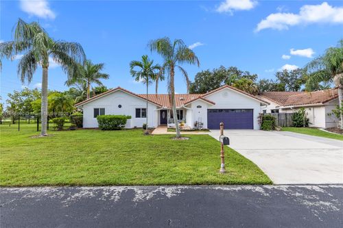 15800 Surrey Cir, Davie, FL, 33331-2568 | Card Image