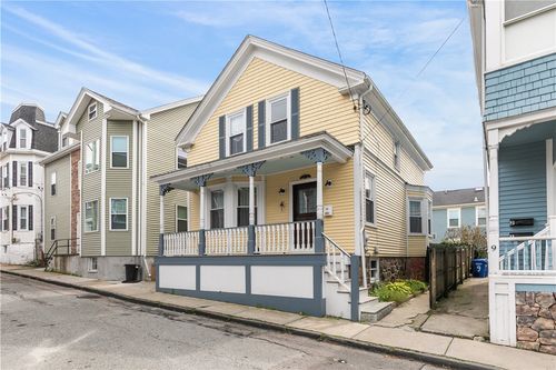 11 Ann St, Newport, RI, 02840-3435 | Card Image