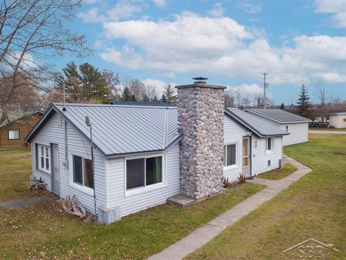 110 Cass St, Houghton Lake, MI, 48629-9605 | Card Image