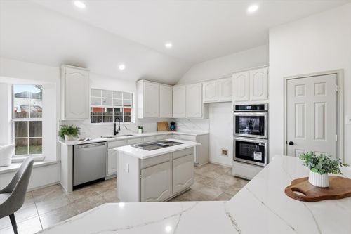 833 Tealwood Cir, Flower Mound, TX, 75028-7274 | Card Image