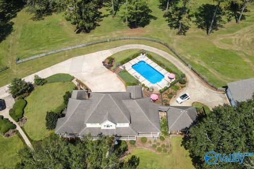 1115 Creekside Cir, Talladega, AL, 35160-4217 | Card Image