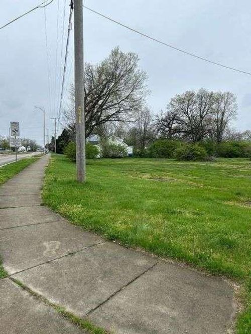 2249 Valley Pike, Dayton, OH, 45404-2581 | Card Image