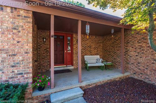 44976 Yorkshire Dr, Novi, MI, 48375-2251 | Card Image