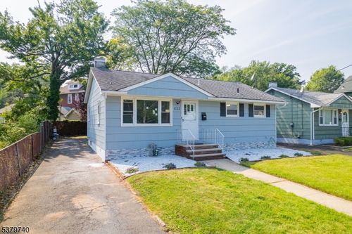 633 Harrell Ave, Woodbridge, NJ, 07095-3151 | Card Image