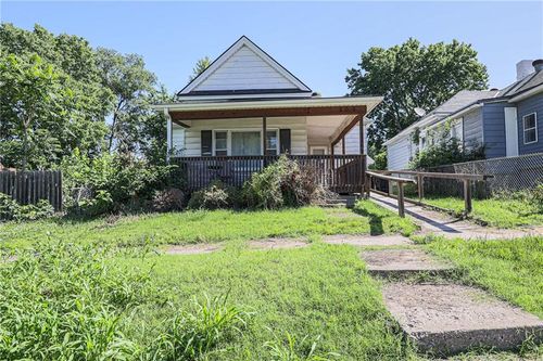 209 W Nebraska Ave, Saint Joseph, MO, 64504-1127 | Card Image