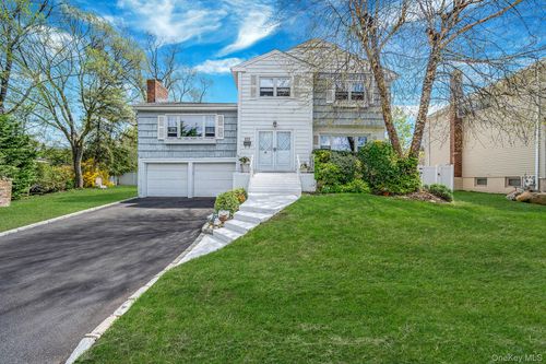 2897 Wynsum Ave, Merrick, NY, 11566-5412 | Card Image