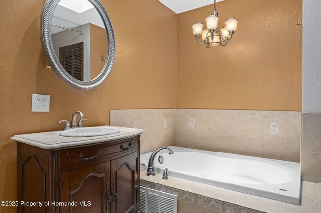 2318 Evenglow Ave, House other with 3 bedrooms, 2 bathrooms and null parking in Spring Hill FL | Image 32