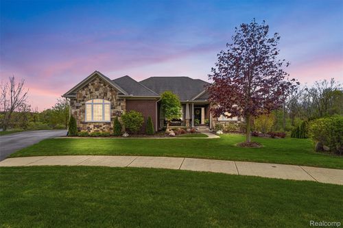 660 Willow Lake Ct, Oxford, MI, 48371-6379 | Card Image