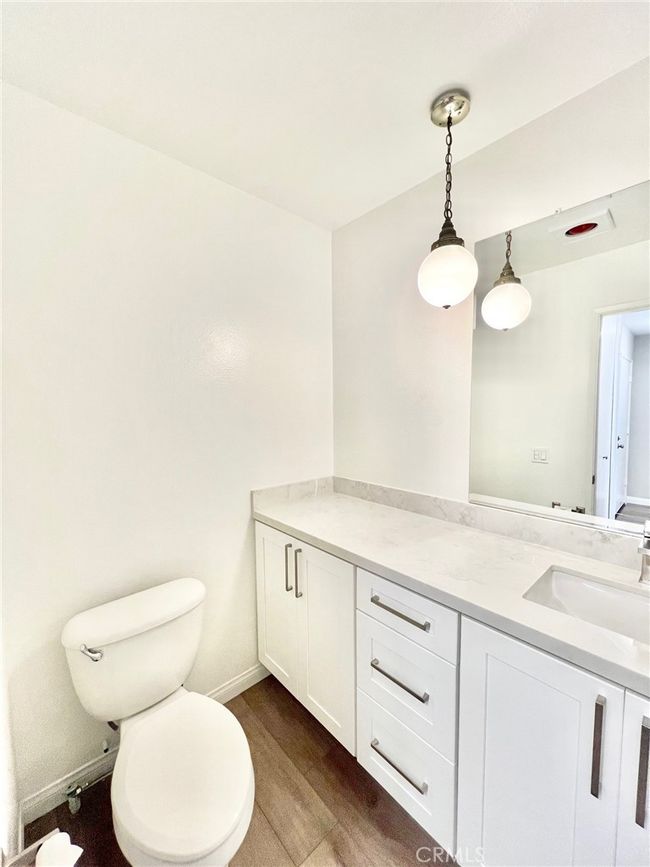 64 Avalon Terrace Rd, Condo with 2 bedrooms, 3 bathrooms and 1 parking in Avalon CA | Image 9