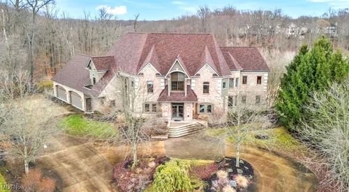 8560 Timber Trl, Brecksville, OH, 44141-1774 | Card Image