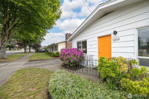 1209 Grover St, Lynden, WA, 98264-1834 | Card Image