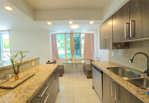 apt-155-250 180th Dr, Sunny Isles Beach, FL, 33160-5500 | Card Image