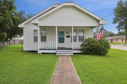 2700 Avenue D, Nederland, TX, 77627-7524 | Card Image