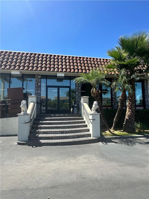 980 E Whittier Blvd, La Habra, CA, 90631-3935 | Card Image