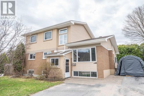 699 Norman Ave, North Bay, ON, P1B8C2 | Card Image