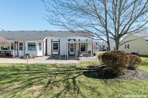61-7805 Coachman Ln, Jenison, MI, 49428-8377 | Card Image