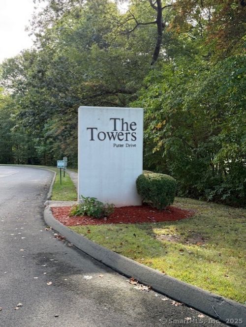 302s-20 Putter Dr, Wallingford, CT, 06492-5035 | Card Image