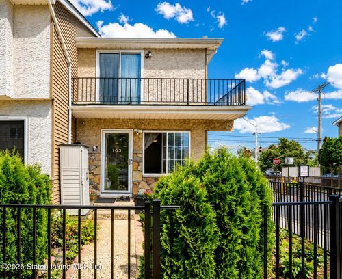 103 Skyline Dr, Staten Island, NY, 10304-4832 | Card Image