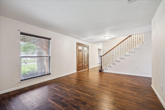 Front Living Room | Image 9