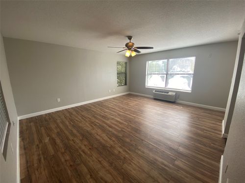 201-701 W Sycamore St, Denton, TX, 76201-5981 | Card Image