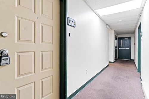 270 W 2nd St, WAYNESBORO, PA, 17268-2638 | Card Image