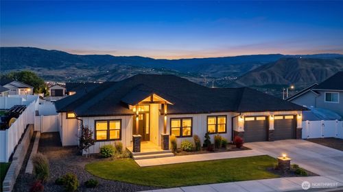 2590 Parkette St Se, East Wenatchee, WA, 98802-6094 | Card Image