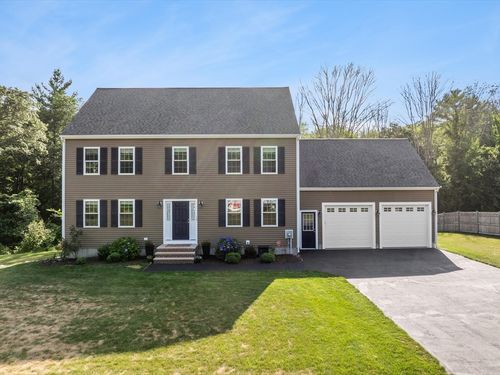 15 Carlton St, Raynham, MA, 02767-4602 | Card Image