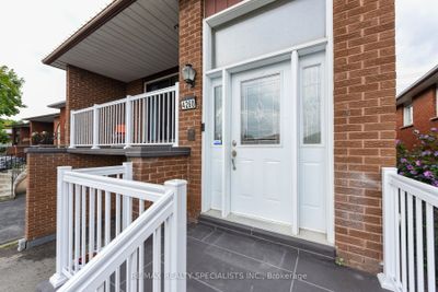 4260 Poltava Cres, House other with 3 bedrooms, 3 bathrooms and 4 parking in Mississauga ON | Image 2