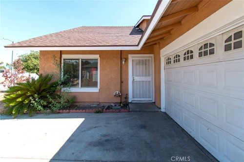 17571 Shamrock Ave, Fontana, CA, 92336-2231 | Card Image