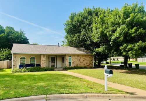 1204 Mohawk Dr, Arlington, TX, 76012-4363 | Card Image