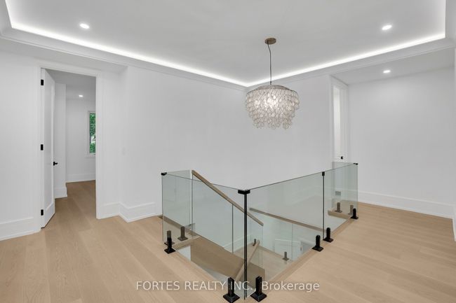 16 Cadillac Ave, House other with 5 bedrooms, 5 bathrooms and 4 parking in North York ON | Image 20