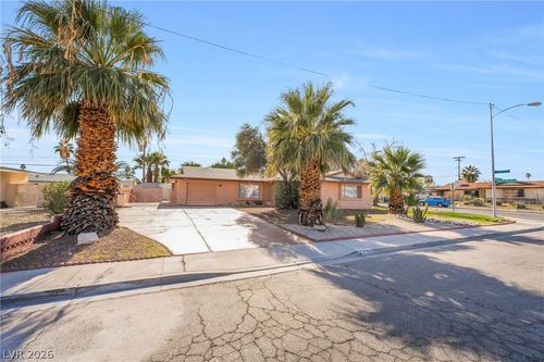 2163 Golden Arrow Dr, Las Vegas, NV, 89169-3220 | Card Image