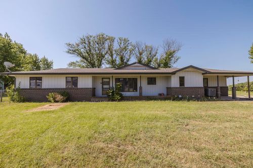 12 Walnut St, Valley Center, KS, 67147 | Card Image