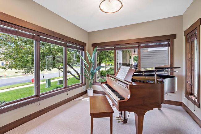 Flex Space With Lots Of Windows | Image 8