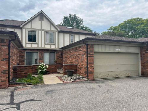 49283 Ashley Ct, Shelby Township, MI, 48315-3907 | Card Image