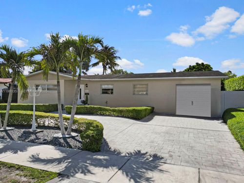 8530 Nw 179th St, Hialeah, FL, 33015-2511 | Card Image