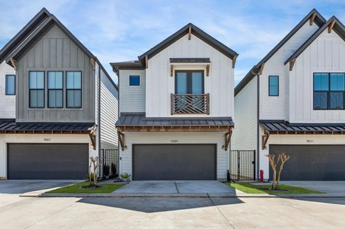 9009 Wellspring Dr, Houston, TX, 77080-2102 | Card Image