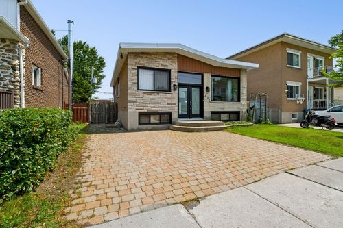631 74 E Av, House with 4 bedrooms, 2 bathrooms and null parking in Laval QC | Card Image