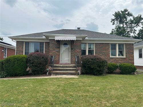 8409 Lanyard Dr, Parma, OH, 44129-4344 | Card Image