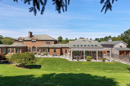 100 Stone Bridge Ln, Bedford Hills, NY, 10507-2244 | Card Image